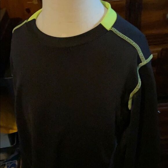 Activewear T-shirt   - Picture 3 of 3